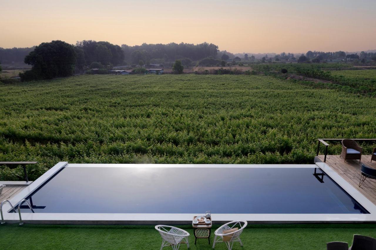 Saffronstays Onellaa, Nashik - Infinity Pool Villa Surrounded By A Vineyard エクステリア 写真