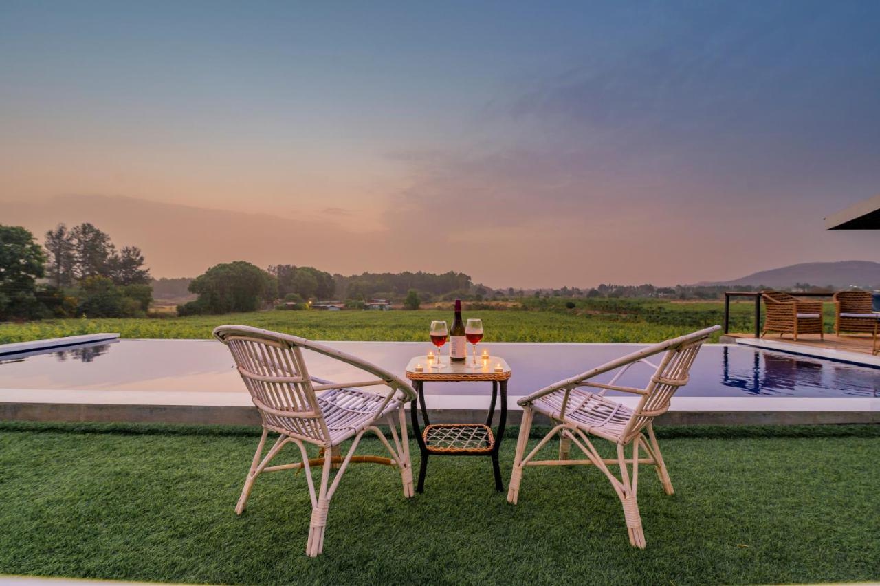 Saffronstays Onellaa, Nashik - Infinity Pool Villa Surrounded By A Vineyard エクステリア 写真
