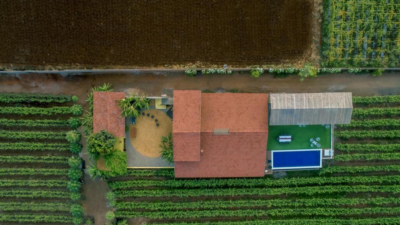 Saffronstays Onellaa, Nashik - Infinity Pool Villa Surrounded By A Vineyard エクステリア 写真
