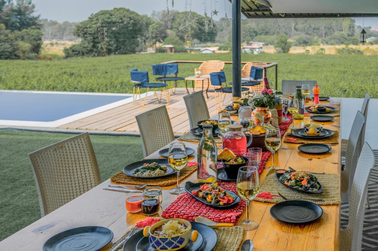 Saffronstays Onellaa, Nashik - Infinity Pool Villa Surrounded By A Vineyard エクステリア 写真