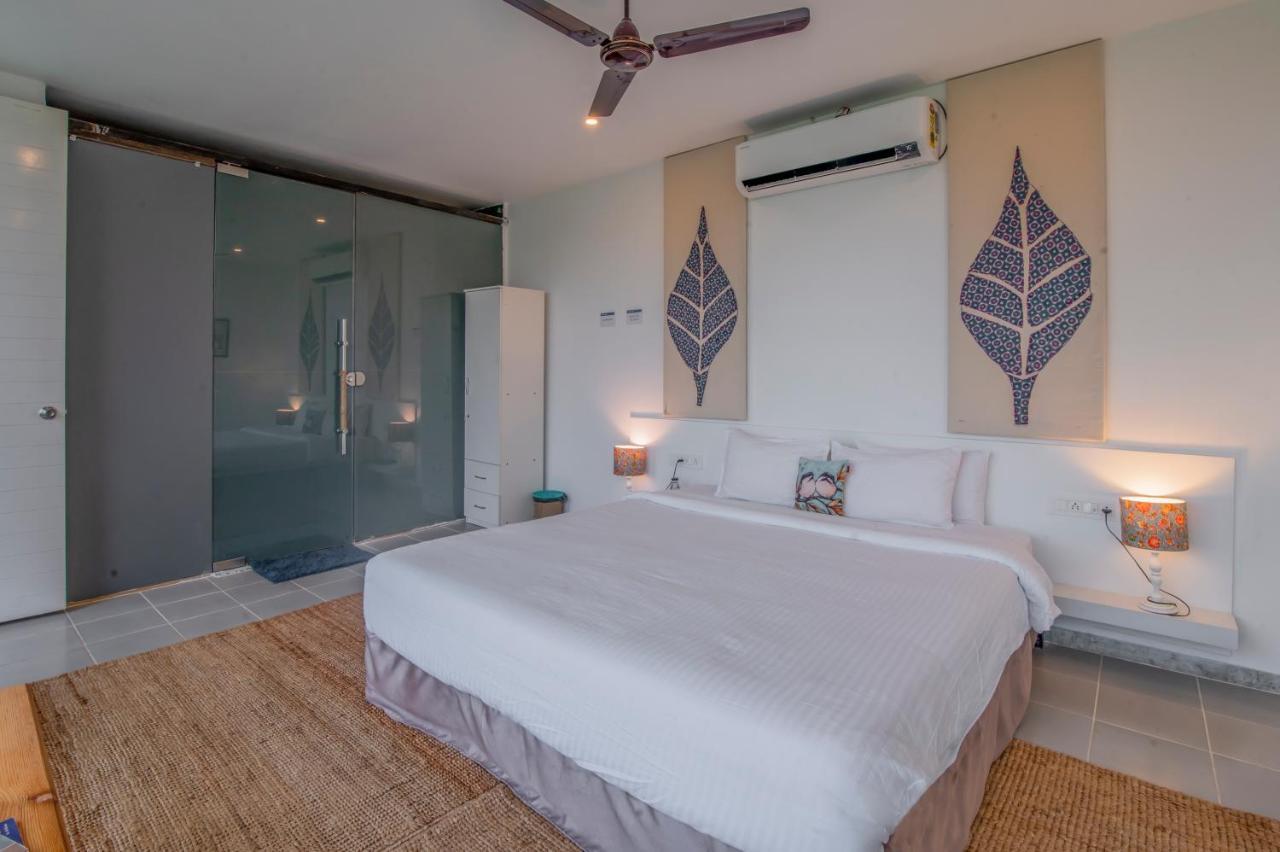 Saffronstays Onellaa, Nashik - Infinity Pool Villa Surrounded By A Vineyard エクステリア 写真