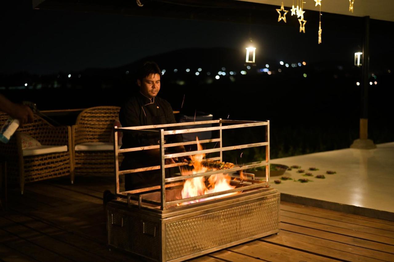 Saffronstays Onellaa, Nashik - Infinity Pool Villa Surrounded By A Vineyard エクステリア 写真