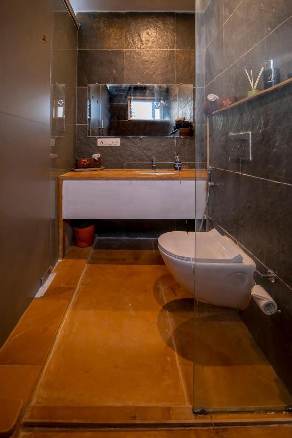 Saffronstays Onellaa, Nashik - Infinity Pool Villa Surrounded By A Vineyard エクステリア 写真