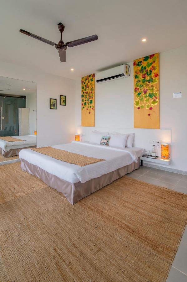 Saffronstays Onellaa, Nashik - Infinity Pool Villa Surrounded By A Vineyard エクステリア 写真