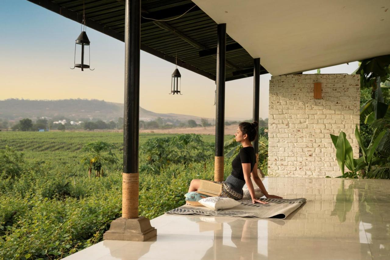 Saffronstays Onellaa, Nashik - Infinity Pool Villa Surrounded By A Vineyard エクステリア 写真