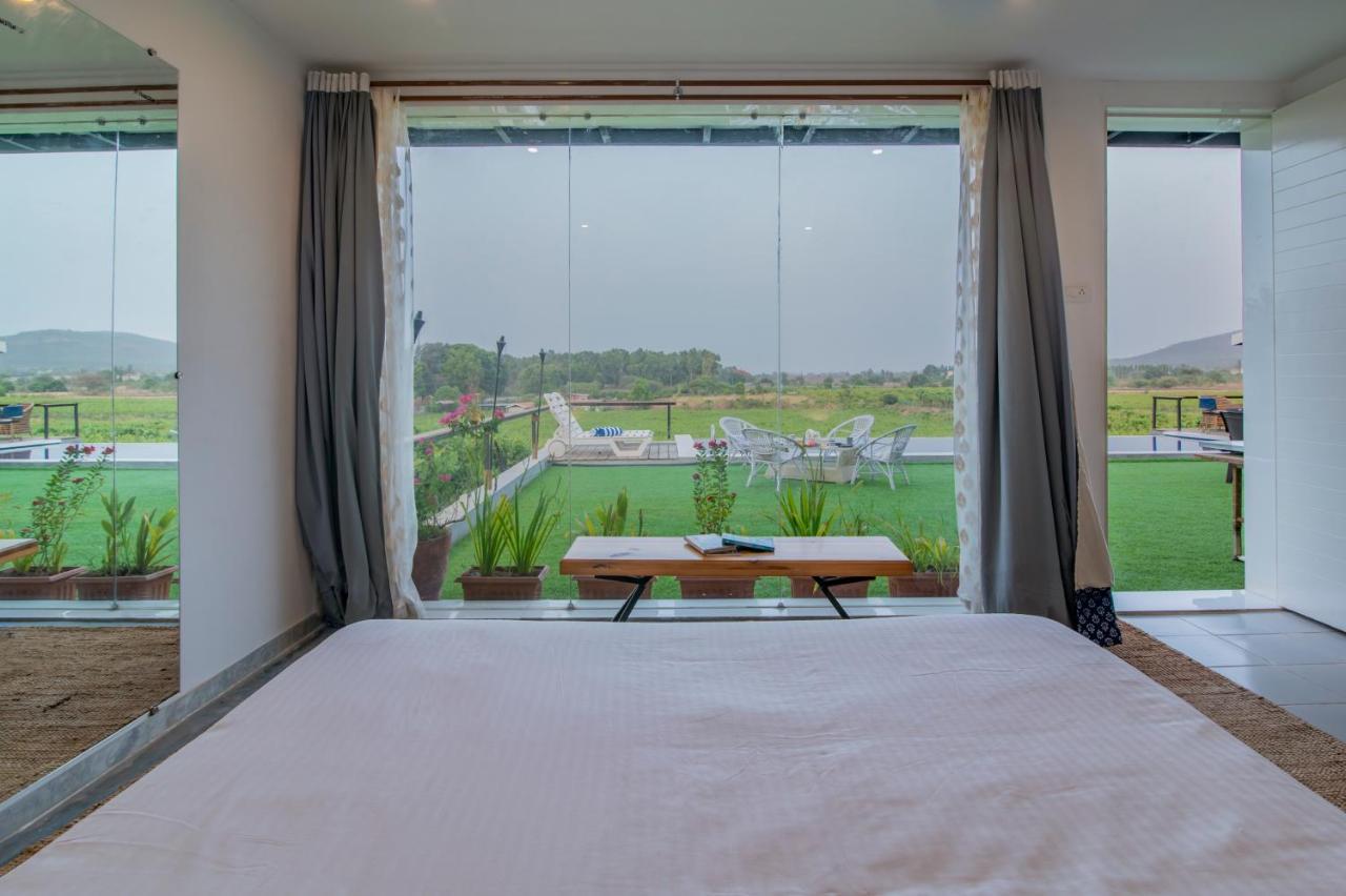 Saffronstays Onellaa, Nashik - Infinity Pool Villa Surrounded By A Vineyard エクステリア 写真