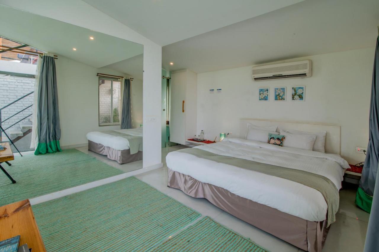 Saffronstays Onellaa, Nashik - Infinity Pool Villa Surrounded By A Vineyard エクステリア 写真